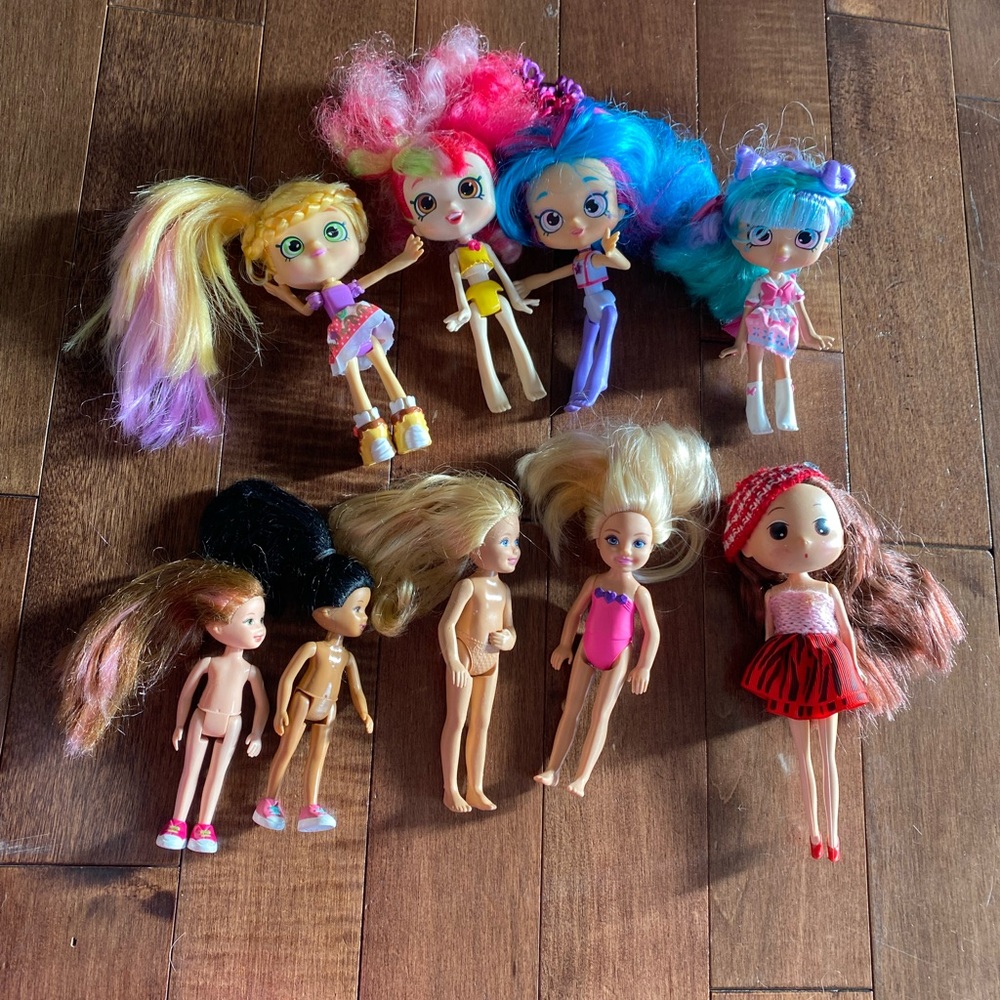 Assorted dolls, Shopkins and mattel & ddhung. Mini’s